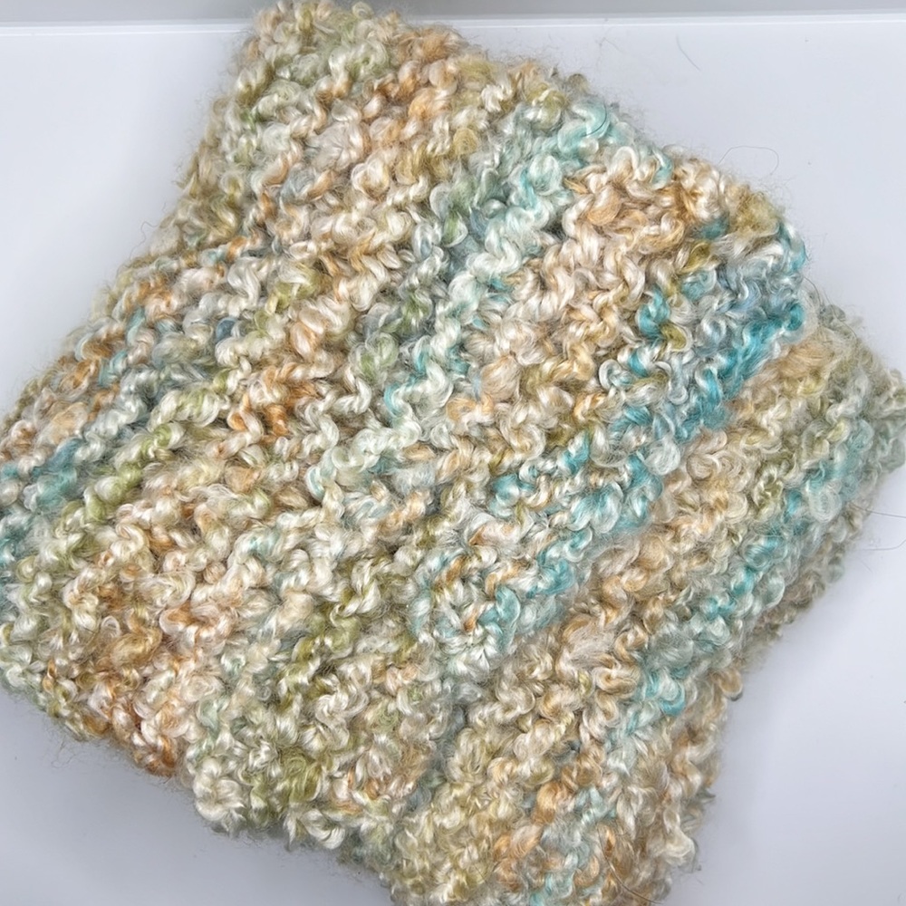 Hand Knit Scarf. - Picture 5 of 5